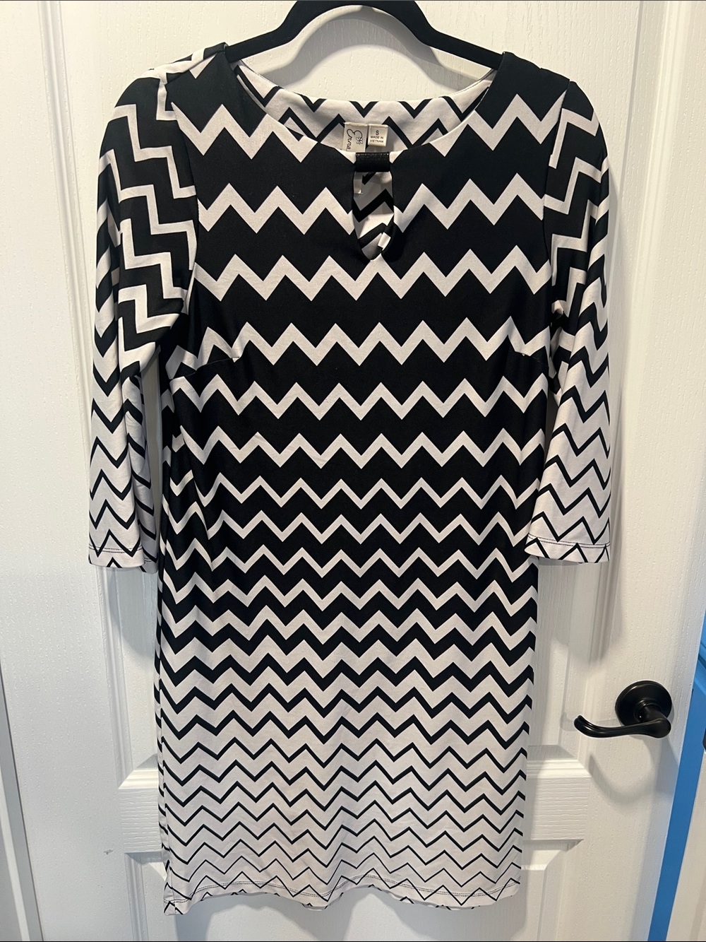 Black and White Chevron Long Sleeve Shift Dress